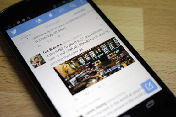 Twitter面临两难：迎合用户与取悦华尔街难抉择